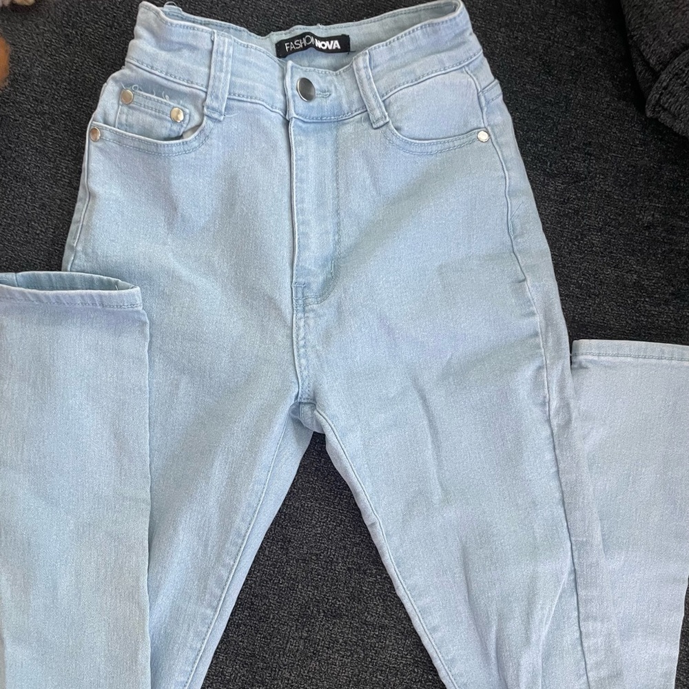 FashionNova Light Wash Jeans Ripped Knees